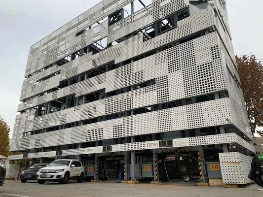 Wielopiętrowy mechaniczny parking z zagadkami